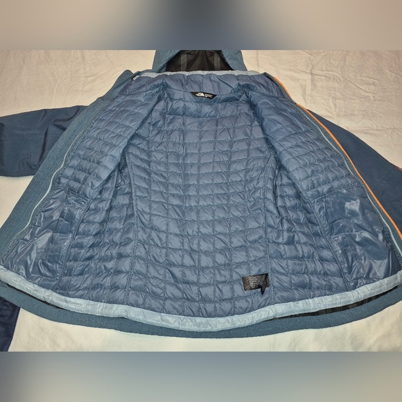 The North Face Performance Jacket - Picture 7 of 16